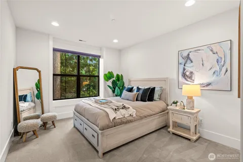 $5,200,000 | 10668 Southeast 32nd Street, Bellevue, WA 98004