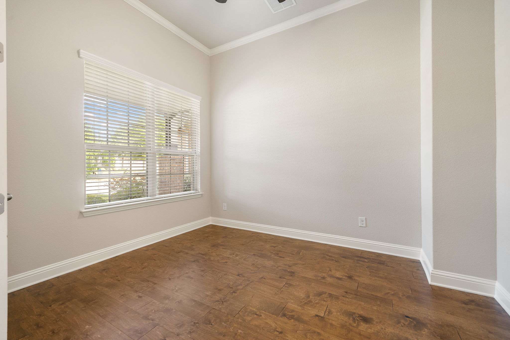 228 Lake Rim Circle Georgetown, TX 78633 - Photo 4 of 40 Separate office with doors off of entry way