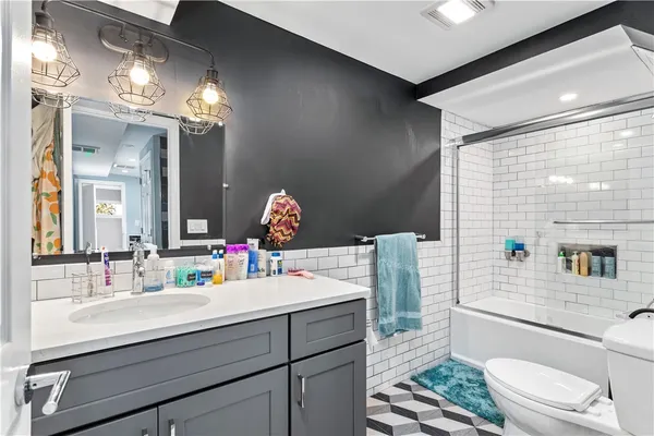 $1,800,000 | 4 James Street, Middletown, RI 02842