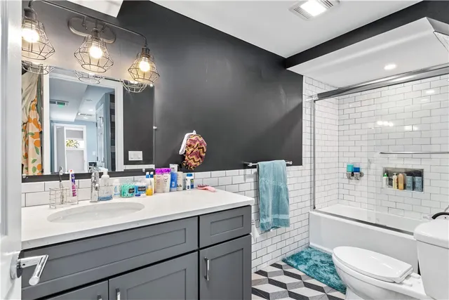 $1,800,000 | 4 James Street, Middletown, RI 02842