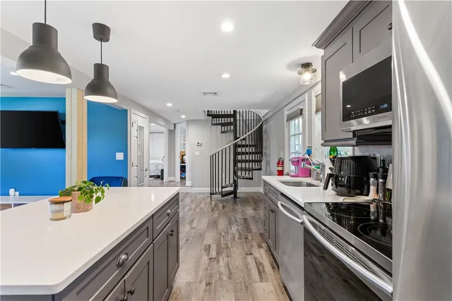 $1,800,000 | 4 James Street, Middletown, RI 02842