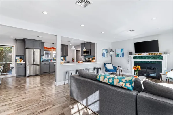 $1,800,000 | 4 James Street, Middletown, RI 02842