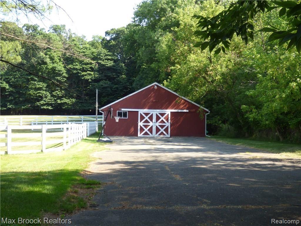 25650 Farmbrook Road Southfield, MI 48034 - Photo 18 of 28 P1030853.JPG