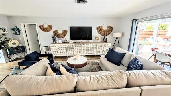 $3,600 | 7477 Mariana Drive, Sarasota, FL 34231