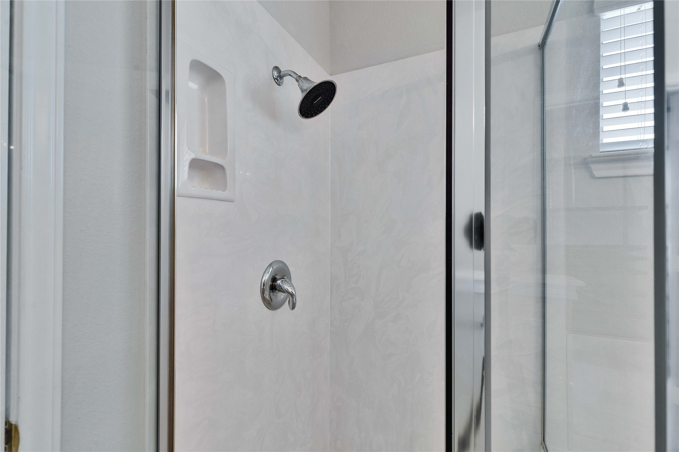 1900 Scofield Ridge Parkway, Unit 2701 Austin, TX 78727 - Photo 15 of 20 a bathroom with a shower