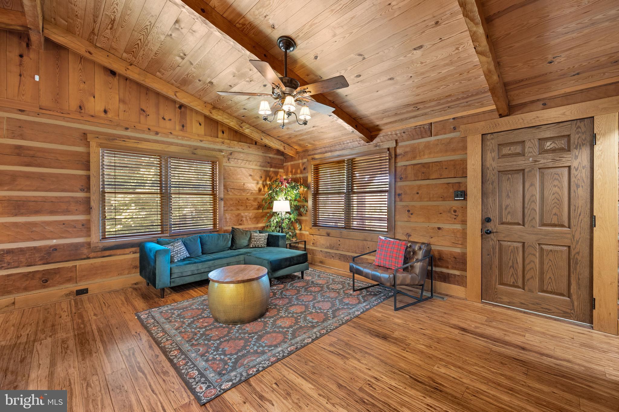 4220 South Middle Road Quicksburg, VA 22847 - Photo 8 of 59 Living Room