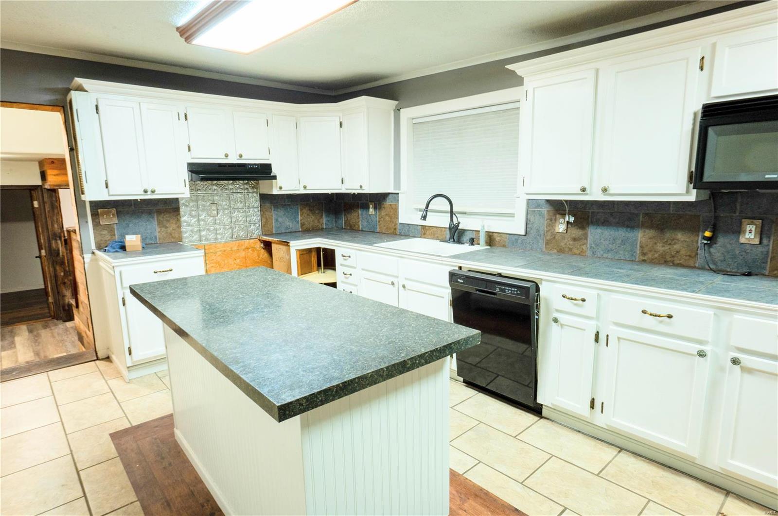 718 West 4th Street Flora, IL 62839 - Photo 3 of 25 Gallery Image 3