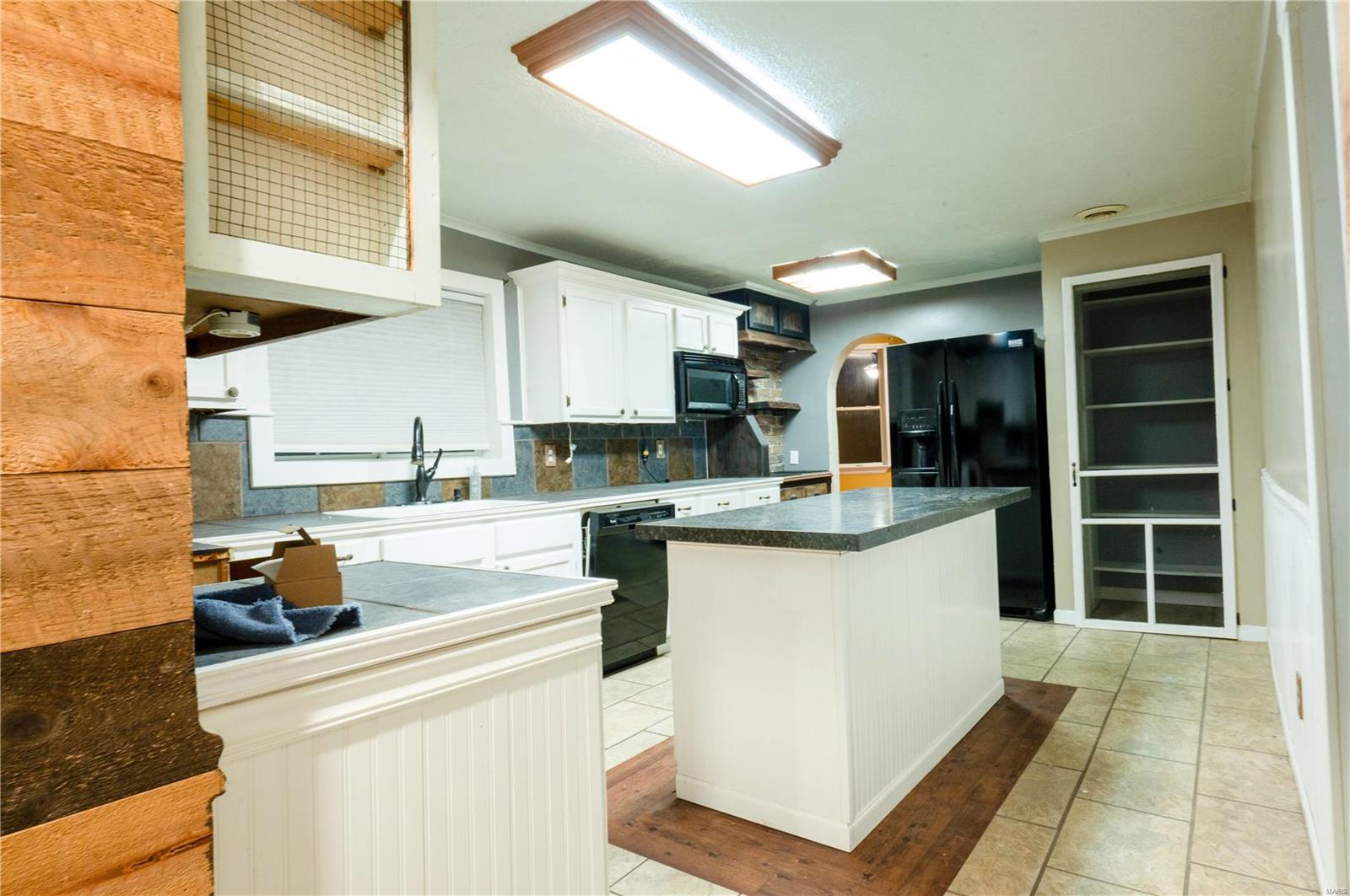 718 West 4th Street Flora, IL 62839 - Photo 4 of 25 Gallery Image 4