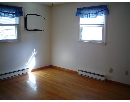 555 Cooper Road Northbridge, MA 01534 - Photo 7 of 11