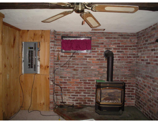 555 Cooper Road Northbridge, MA 01534 - Photo 9 of 11