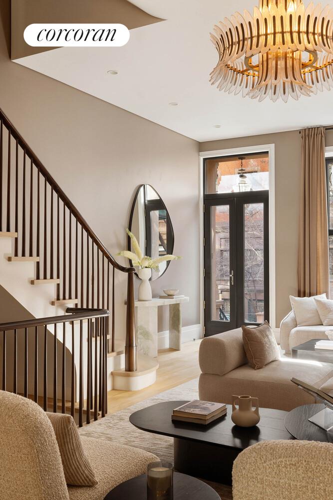 53 West 71st Street Manhattan, NY 10023 - Photo 7 of 41 a living room with furniture