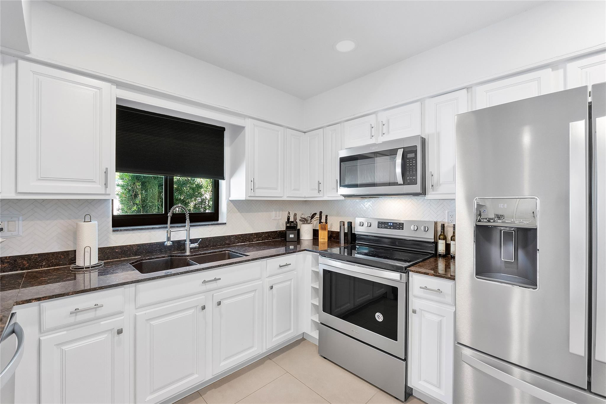 1881 Northeast 27th Street Lighthouse Point, FL 33064 - Photo 11 of 36 Photo 11