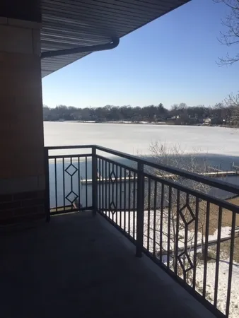 $2,200 | 728 North Diamond Lake Road, Unit 409, Mundelein, IL 60060