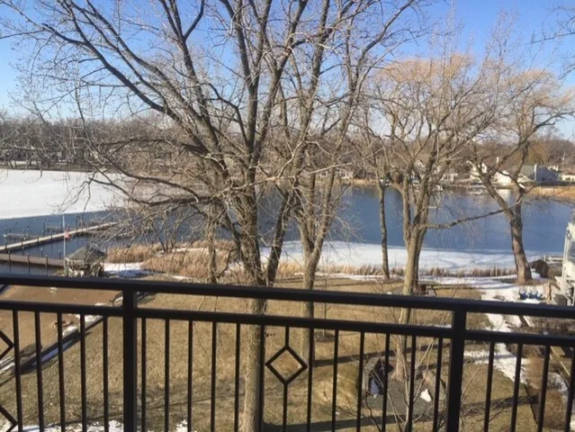 $2,200 | 728 North Diamond Lake Road, Unit 409, Mundelein, IL 60060