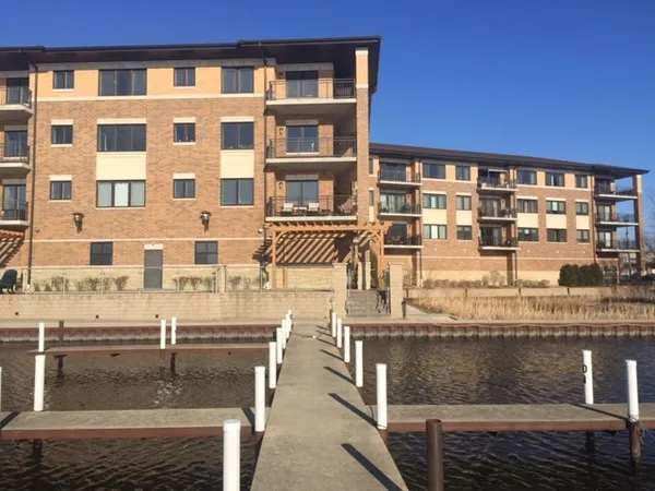 $2,200 | 728 North Diamond Lake Road, Unit 409, Mundelein, IL 60060