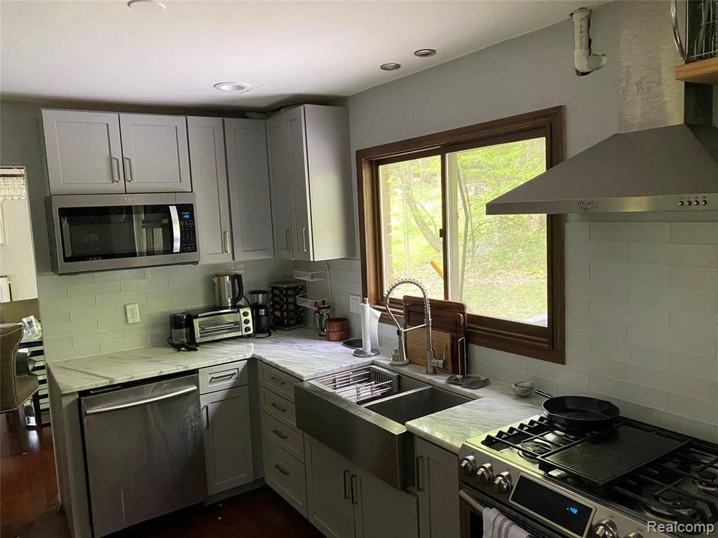 36798 Chesapeake Road Farmington Hills, MI 48335 - Photo 8 of 32