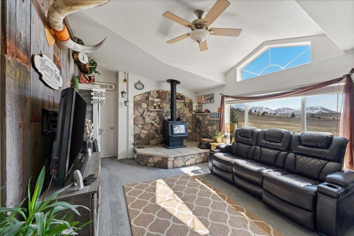 11223 York Road Montague, CA 96064 - Photo 4 of 39 Gallery Image 4