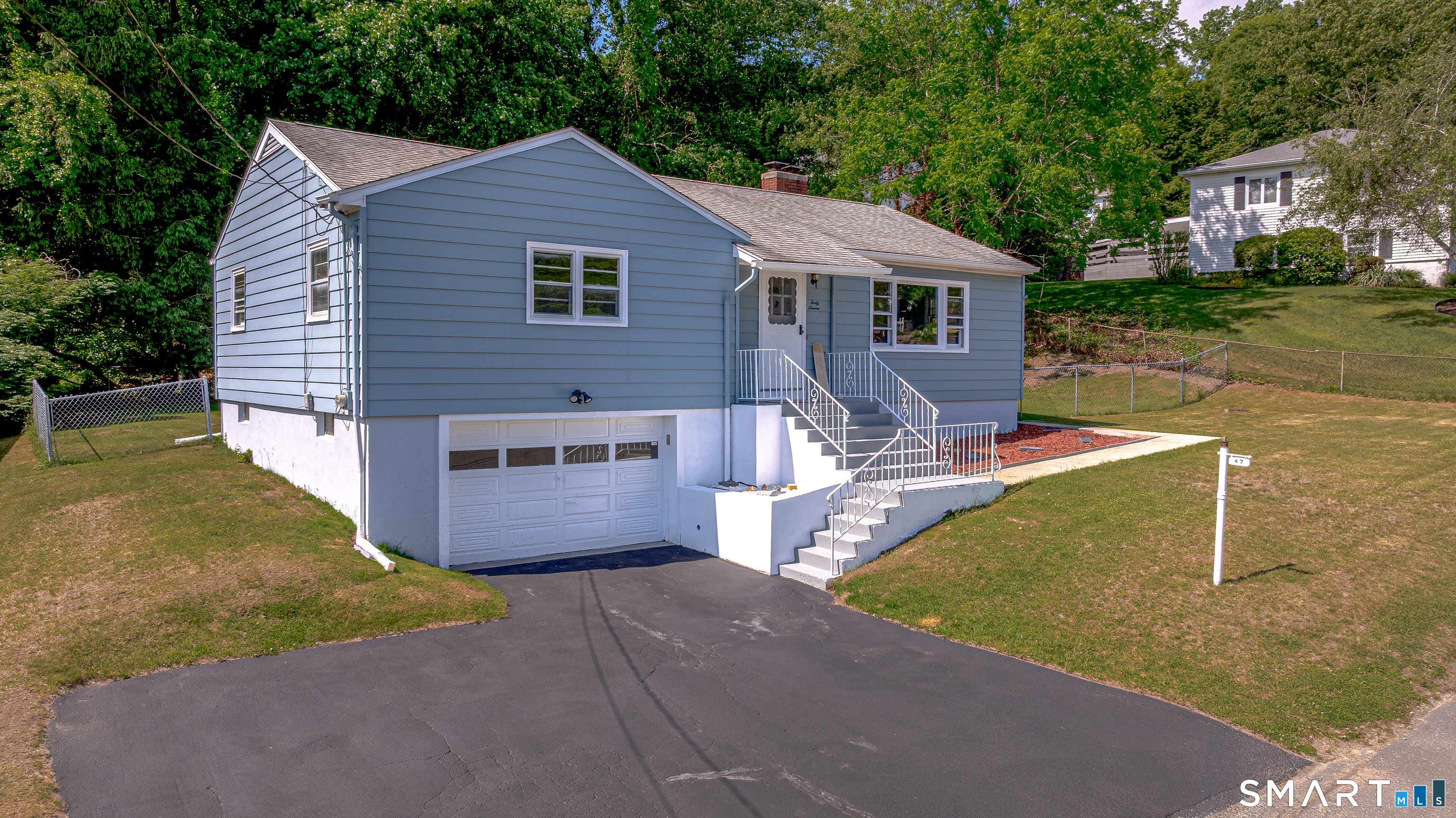 47 Juniper Ridge Drive Waterbury, CT 06708 - Photo 7 of 25 Gallery Image 7
