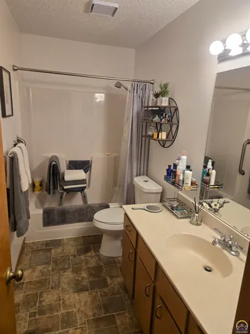 $140,000 | 1934 Northeast Jefferson Street, Topeka, KS 66608