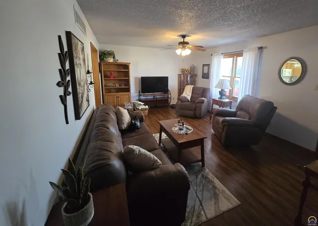 $140,000 | 1934 Northeast Jefferson Street, Topeka, KS 66608