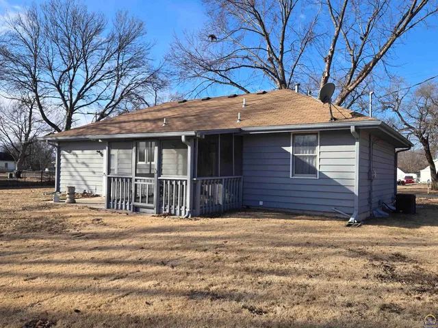 $140,000 | 1934 Northeast Jefferson Street, Topeka, KS 66608