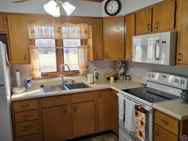 $140,000 | 1934 Northeast Jefferson Street, Topeka, KS 66608