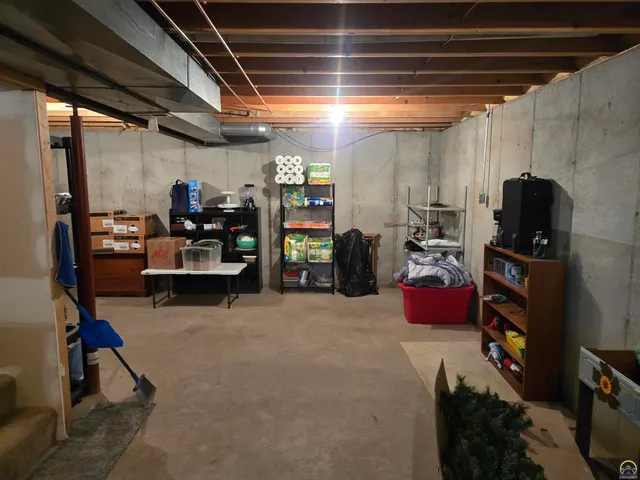 $140,000 | 1934 Northeast Jefferson Street, Topeka, KS 66608