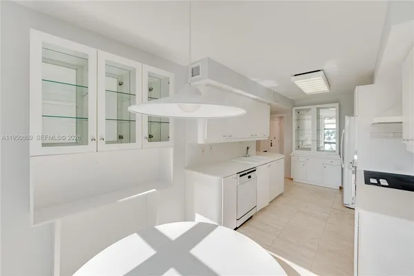 $7,900 | 1121 Crandon Boulevard, Unit F601, Key Biscayne, FL 33149