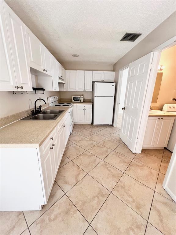 2002 South 10th Street, Unit D Fort Pierce, FL 34950 - Photo 2 of 8