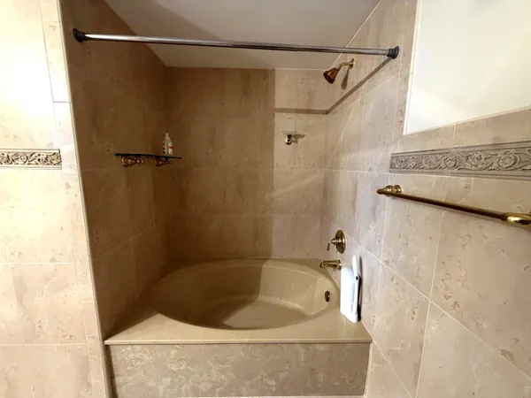 $3,450 | 21085 Northeast 34th Avenue, Unit 4041, Aventura, FL 33180