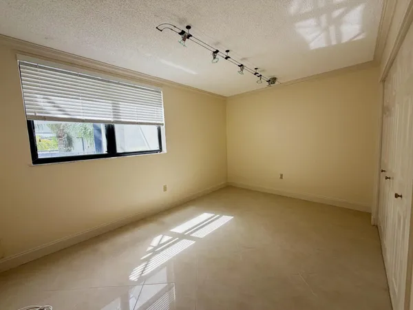 $3,450 | 21085 Northeast 34th Avenue, Unit 4041, Aventura, FL 33180