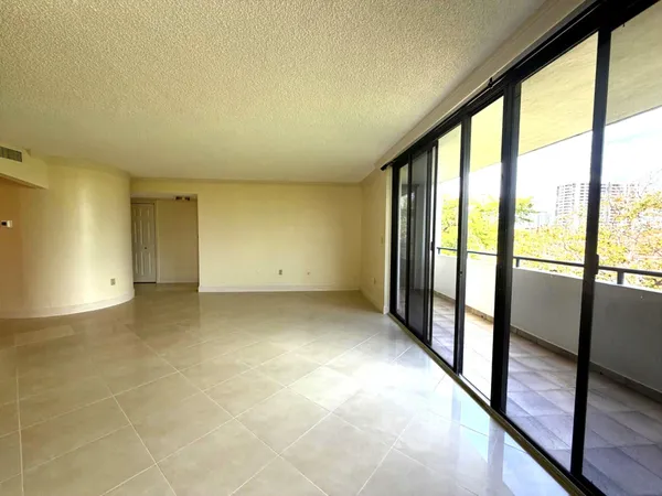 $3,450 | 21085 Northeast 34th Avenue, Unit 4041, Aventura, FL 33180