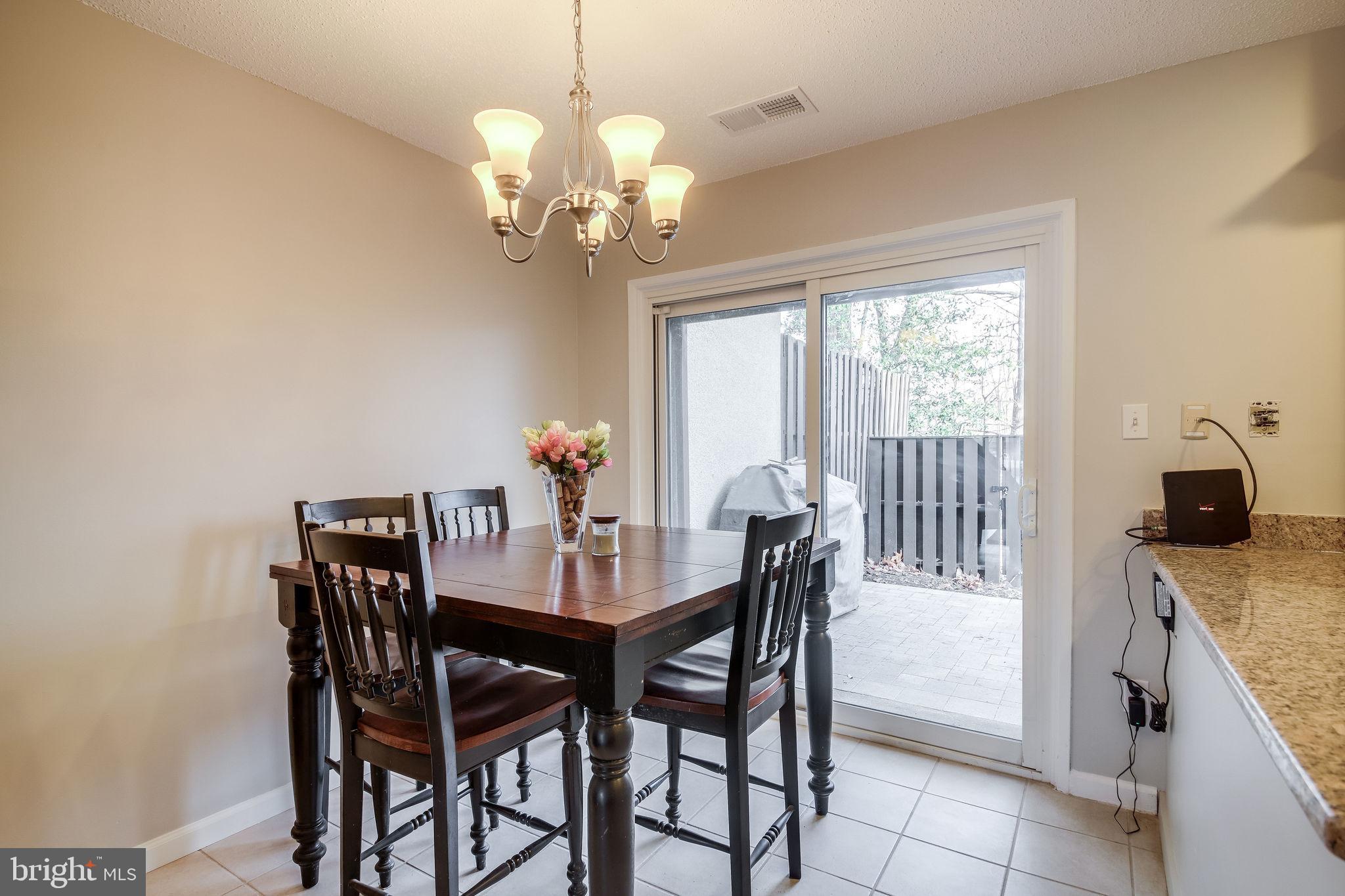 2122 Cartwright Place Reston, VA 20191 - Photo 18 of 42 Eat-in kitchen!