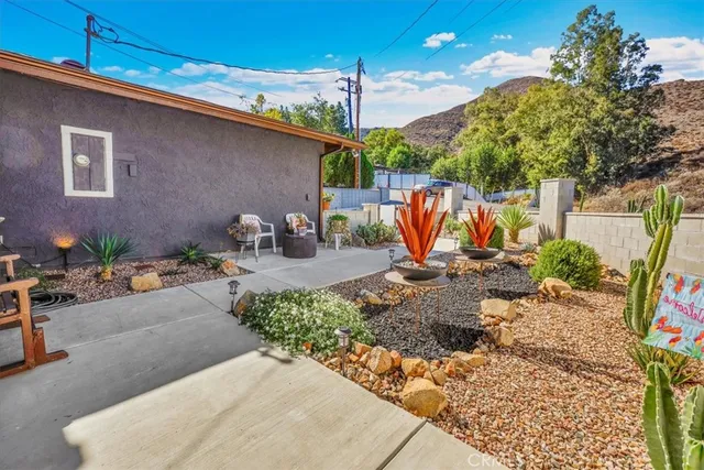 a view of a livingroom with furniture and a livingroom