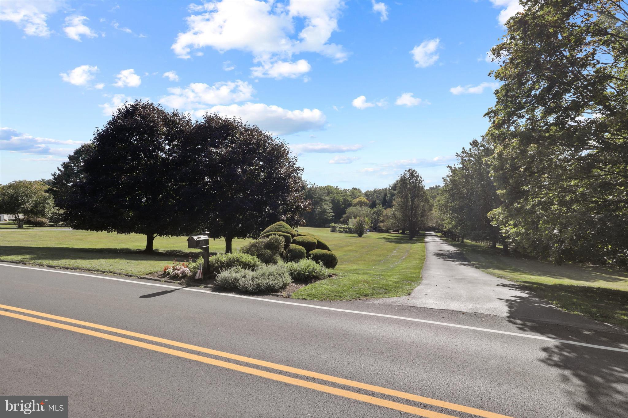 9704 Huntmaster Road Gaithersburg, MD 20882 - Photo 49 of 69 Driveway