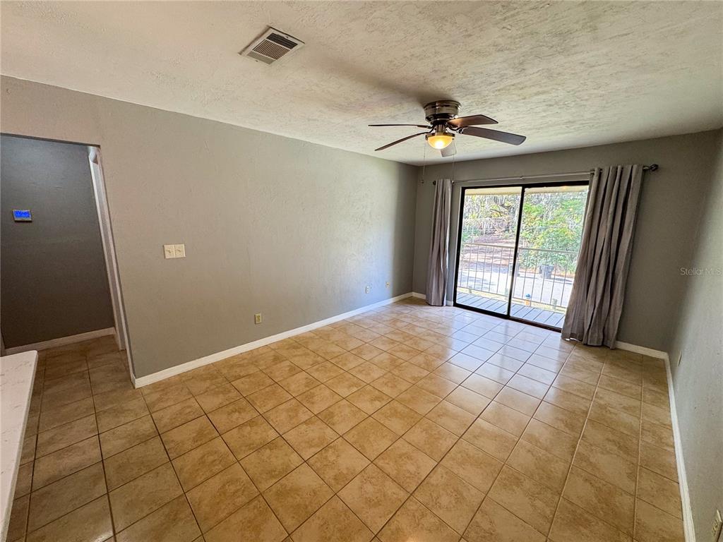 1015 Southwest 9th Street, Unit D21 Gainesville, FL 32601 - Photo 3 of 15