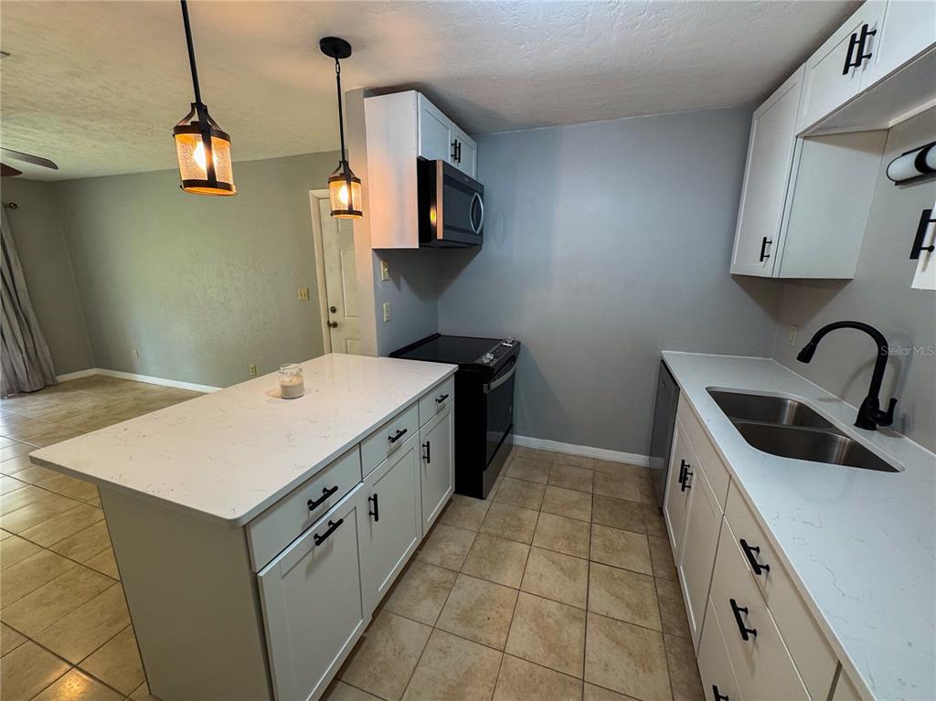 1015 Southwest 9th Street, Unit D21 Gainesville, FL 32601 - Photo 8 of 15