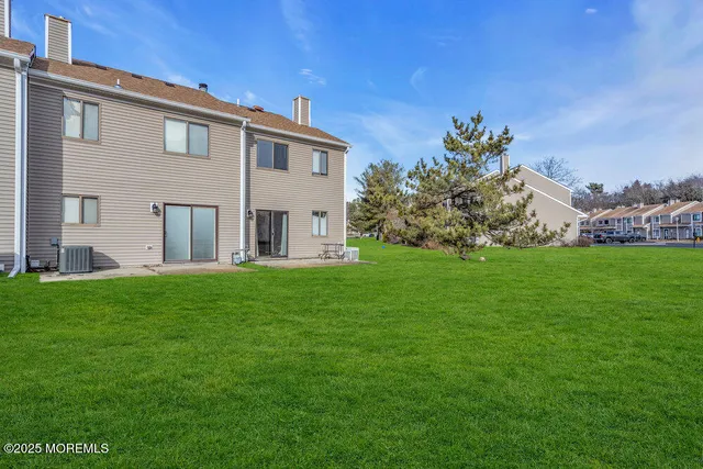 a view of a house with backyard and garden