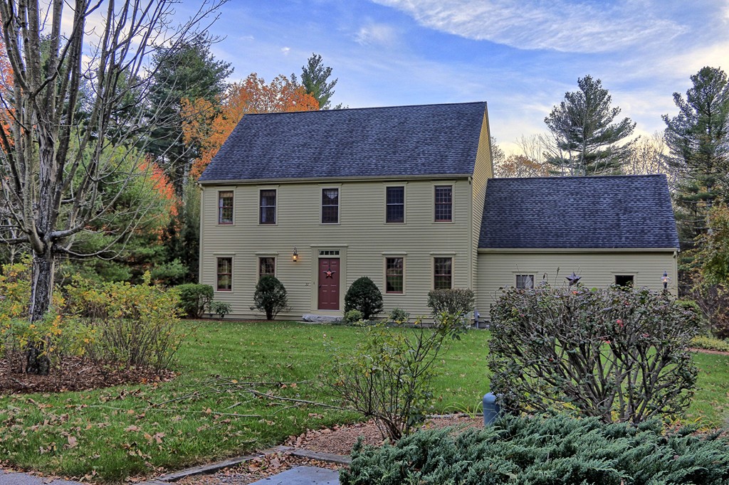 a view of a house with garden and yard
