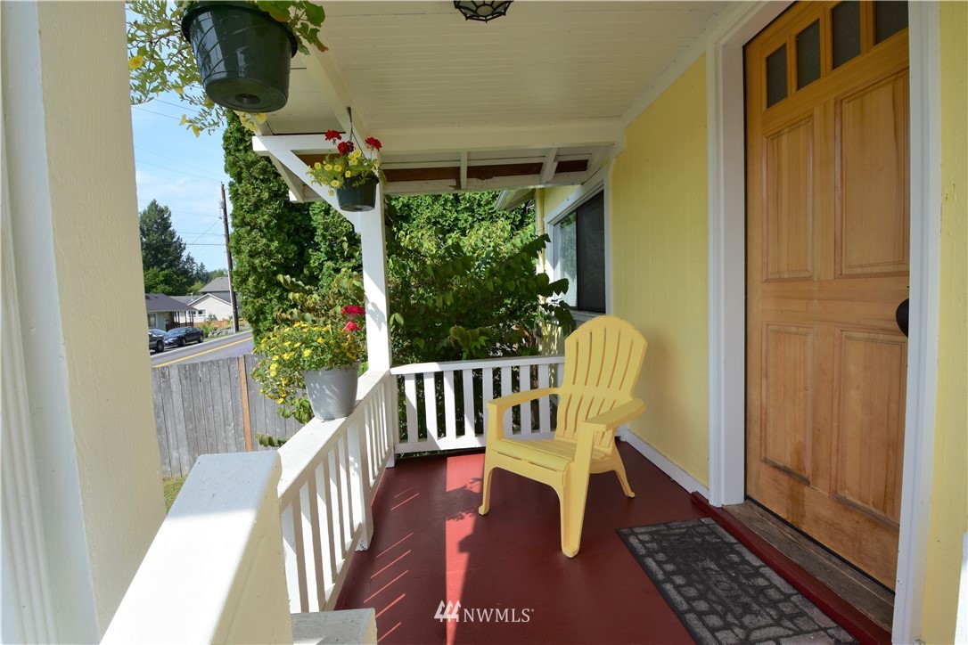 2409 Callow Road Lake Stevens, WA 98258 - Photo 4 of 16 a view of balcony with furniture