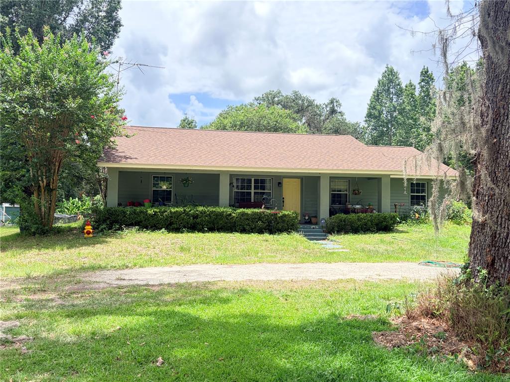 17900 Northwest 120th Avenue Road Reddick, FL 32686 - Photo 1 of 45 a front view of a house with a yard and garage