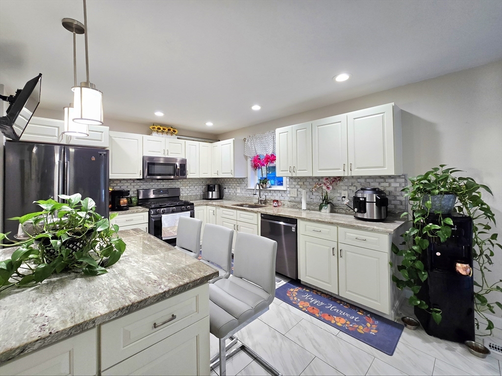 457 Granite Street Worcester, MA 01607 - Photo 1 of 42