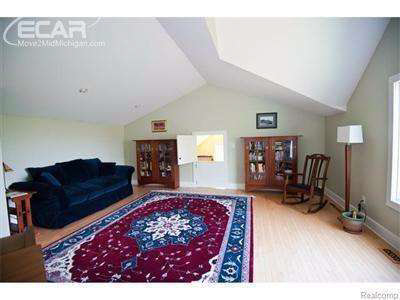 11389 Faussett Road Fenton, MI 48430 - Photo 16 of 32 20450225-15.JPG