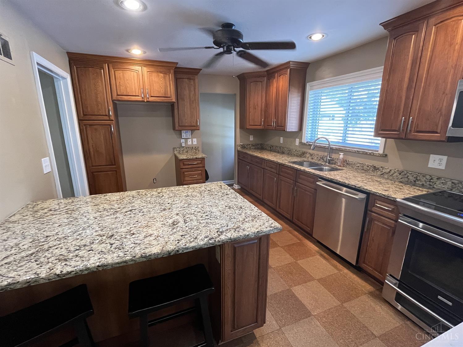 1062 Neeb Road Cincinnati, OH 45233 - Photo 20 of 42 Gallery Image 20