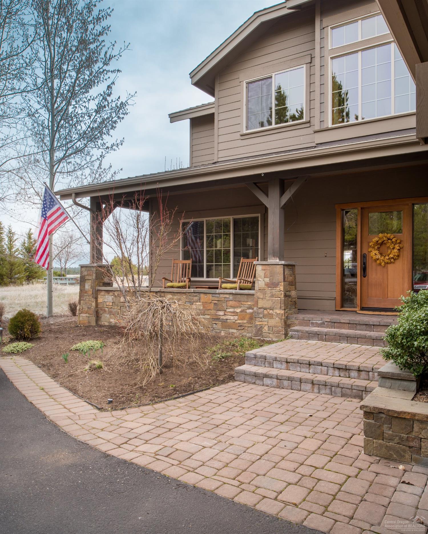 56902 River Road Sunriver, OR 97707 - Photo 7 of 24 Great Northwest style is wonderful to co