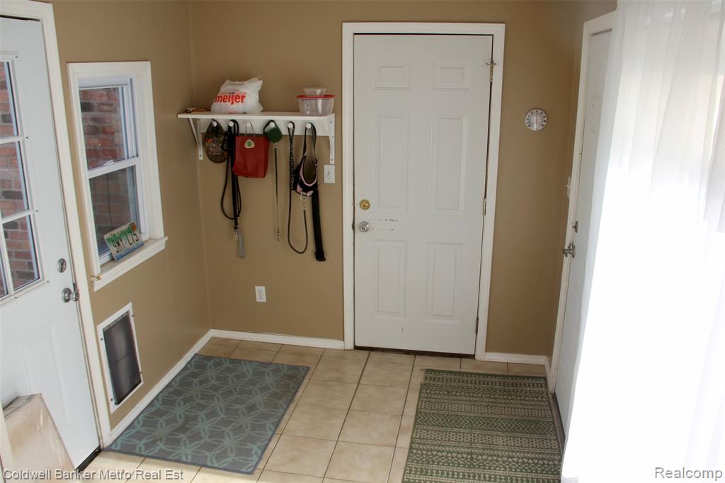 4092 Woodstock Road Waterford, MI 48328 - Photo 52 of 63