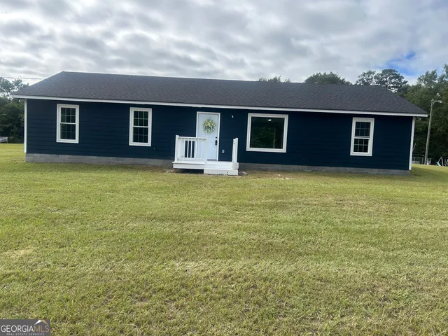 a view of a house with a backyard