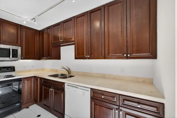 $379,000 | 825 Center Street, Unit 9A, Jupiter, FL 33458