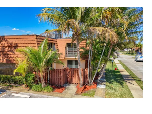 $379,000 | 825 Center Street, Unit 9A, Jupiter, FL 33458