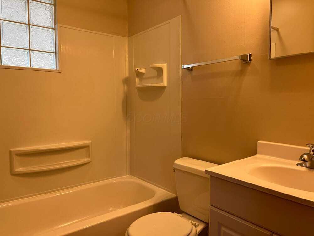 1453 Norma Road Columbus, OH 43229 - Photo 10 of 14 Full bath alternate